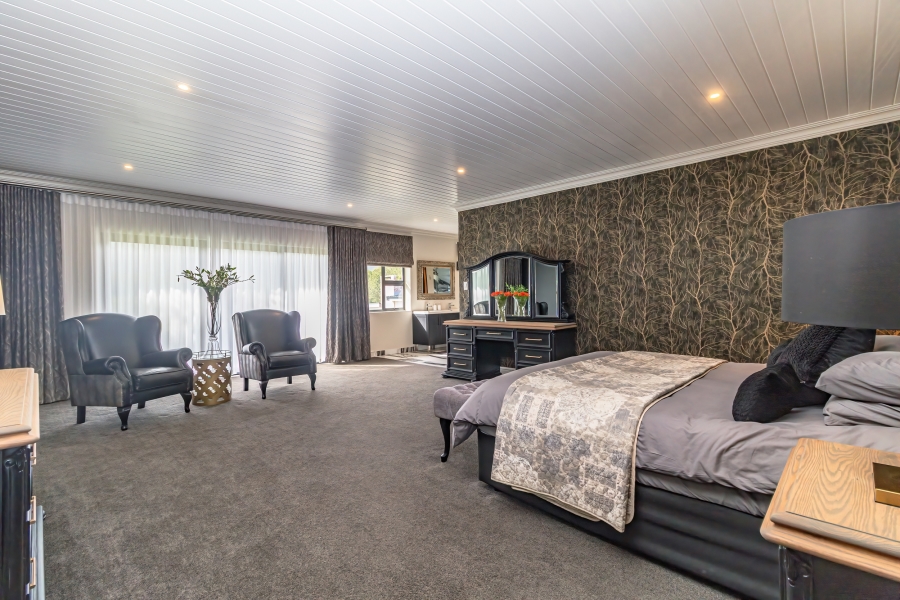 6 Bedroom Property for Sale in Heatherlands Western Cape